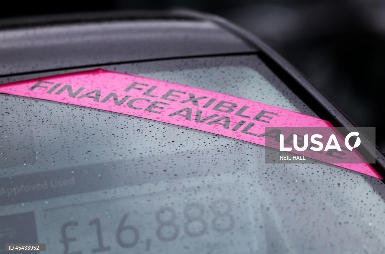 Lloyds provisiona mais 922 milhões de euros para pagar a lesados do crédito automóvel