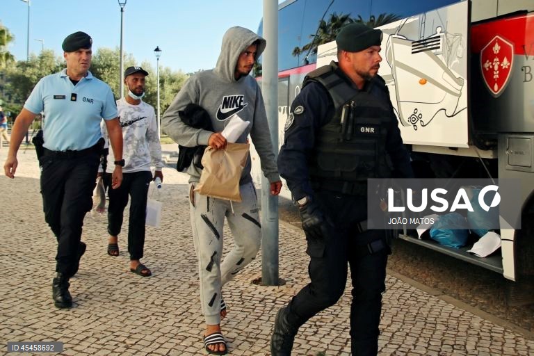 Migrantes ficam num centro de instalação temporária mas terão de regressar ao seu país