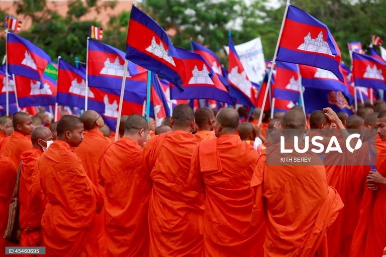 Cambodian Buddhist monks march for peace following border clashes