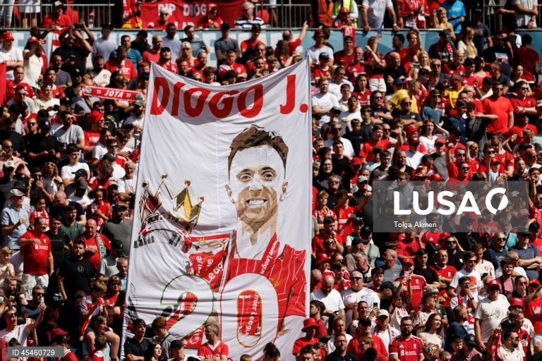 Crystal Palace conquista inédita Supertaça em tarde de homenagens a Diogo Jota