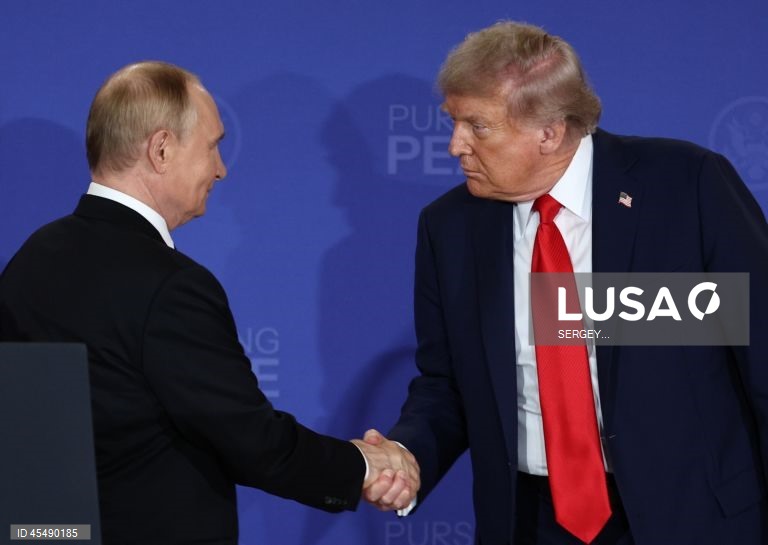 Trump defende acordo de paz e exclui mero cessar-fogo na Ucrânia