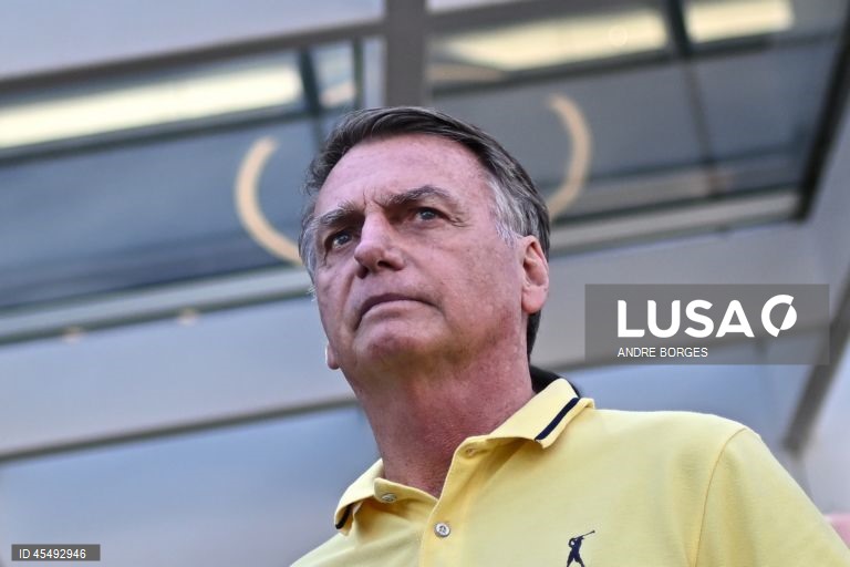 Defesa de Bolsonaro diz-se surpresa por ex-PR ter sido indiciado e nega pedido de asilo
