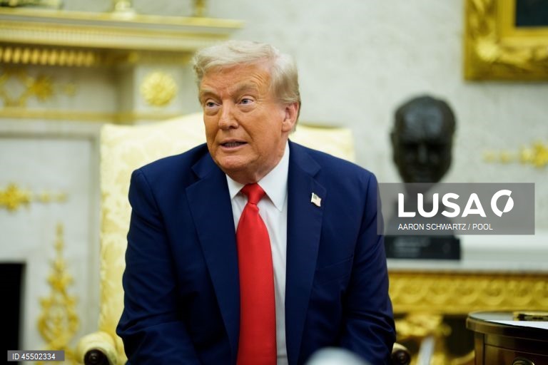 Trump diz que preferiria não ter de participar numa cimeira com Zelensky e Putin