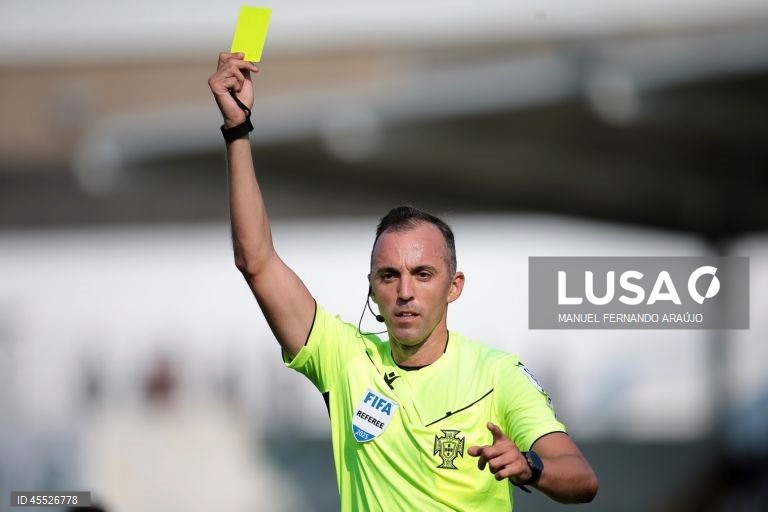 Mundial2026: João Pinheiro vai arbitrar play-off entre Ucrânia e Suécia