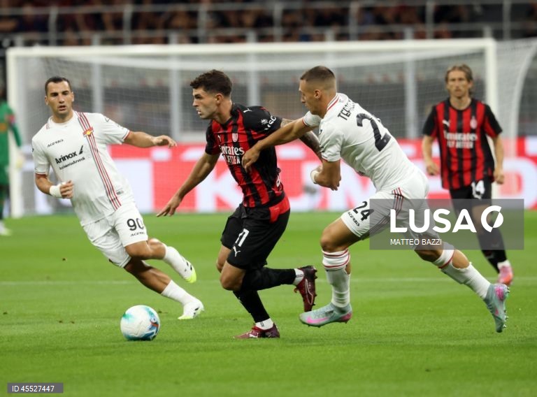 AC Milan estreia-se com derrota na Liga italiana