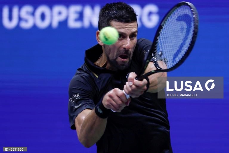 Novak Djokovic na segunda ronda do US Open após bater norte-americano Learner Tien