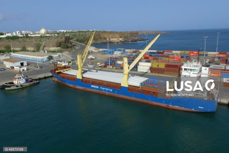 Portos de Cabo Verde movimentaram mais mercadorias e menos passageiros em 2025
