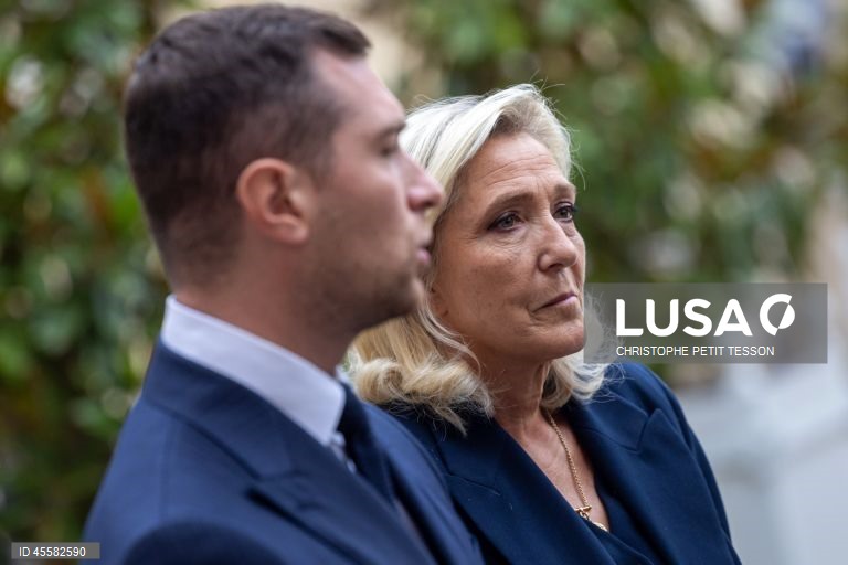 Extrema direita francesa pede eleições rápidas se governo cair