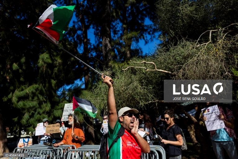 Protesto de cidadãos israelitas e judeus em Portugal em frente à embaixada alemã