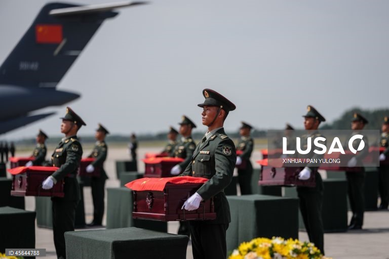 China recebe restos mortais de 12 soldados chineses mortos na Guerra da Coreia