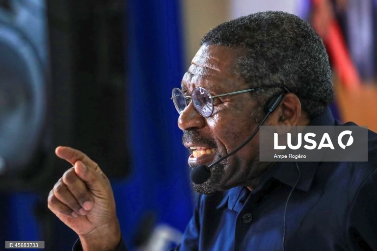 Samakuva considera que Angola deve virar a página e construir país sonhado por nacionalistas