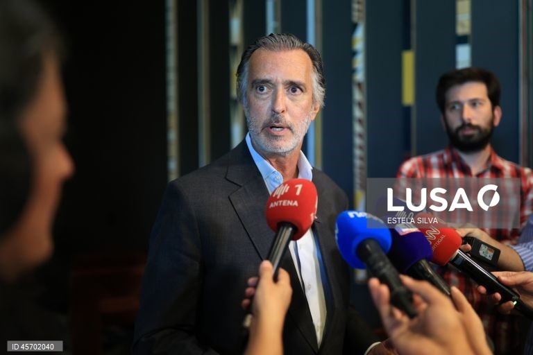 Cotrim recebe apoio da IL convicto de que pode chegar à segunda volta das presidenciais