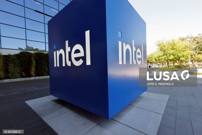 Intel fecha acordo com Foxconn para desenvolver sistemas de IA