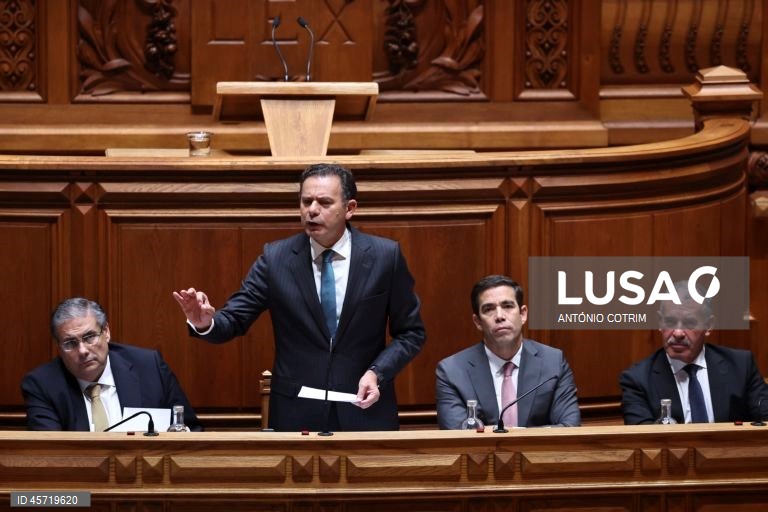 Primeiro-ministro regressa ao parlamento para debate quinzenal aberto pelo PSD