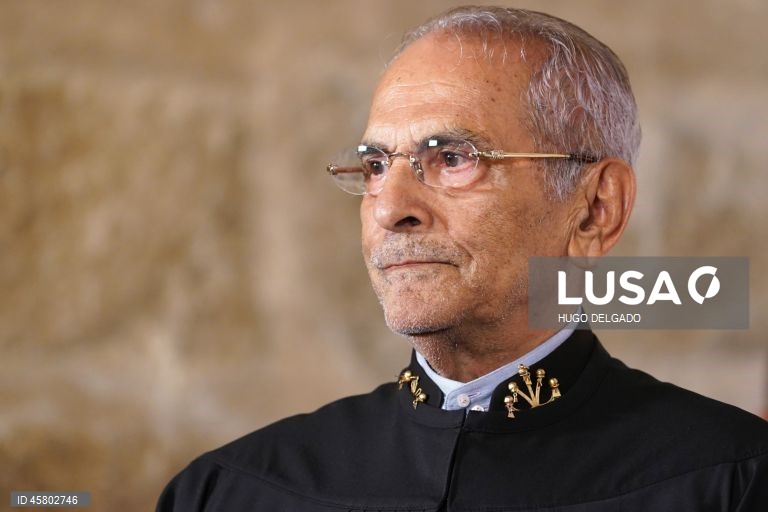PR timorense atribui Medalha de Mérito a 12 médicos chineses