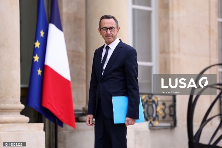 Candidato francês a PR Bruno Retailleau quer isolar Espanha da UE por legalizar imigrantes em massa