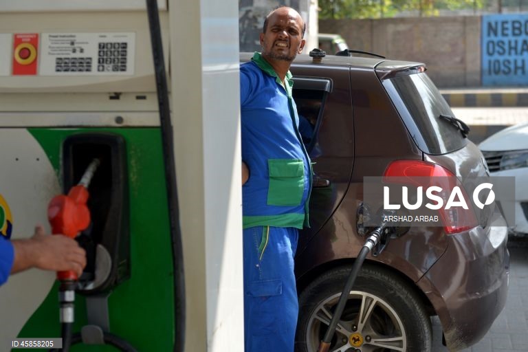Pakistan slashes fuel prices