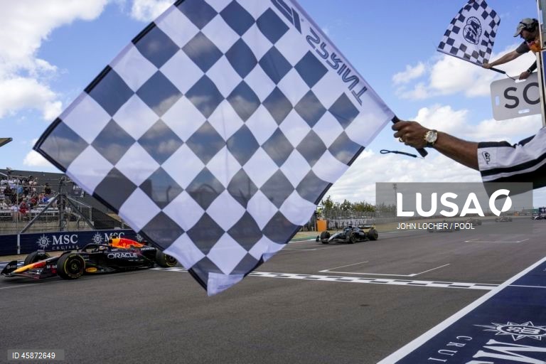 Max Verstappen vence corrida sprint nos Estados Unidos e os dois McLaren chocam