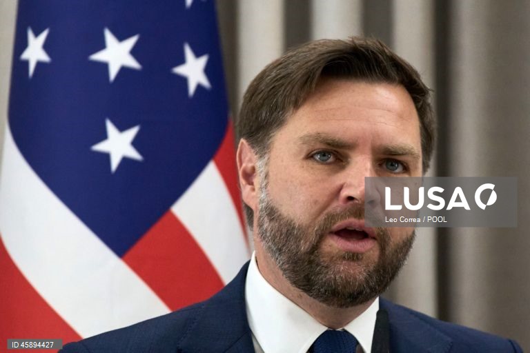 Vice-presidente dos EUA diz que salários de militares serão pagos no final da semana