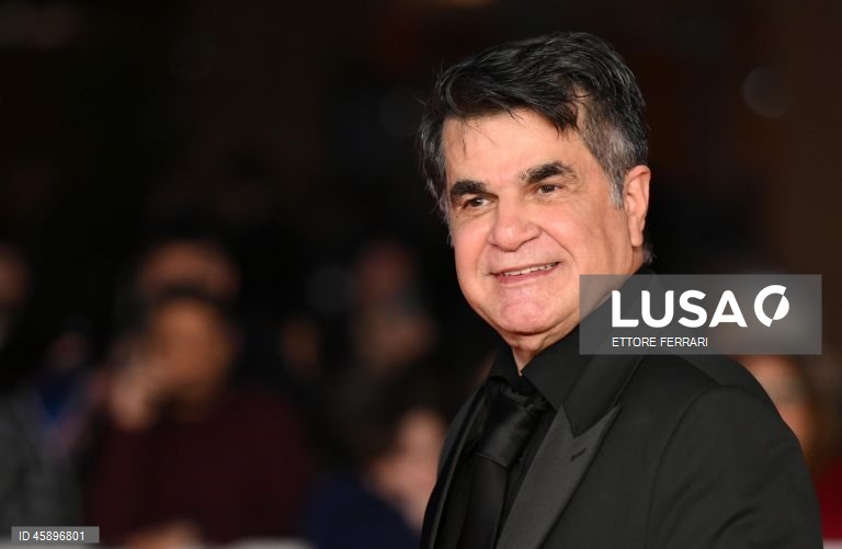 Realizador iraniano Jafar Panahi condenado à revelia a um ano de prisão
