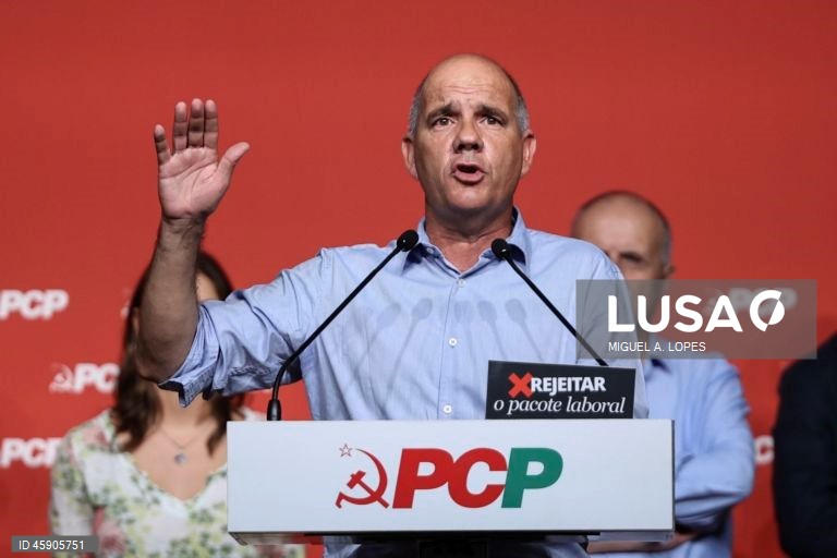 Raimundo pede a Luís Montenegro que reaja à precariedade do pacote laboral