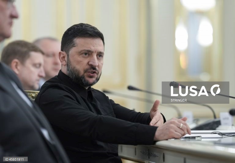 Zelensky quer lançar em novembro programa de exportação de armas ucranianas