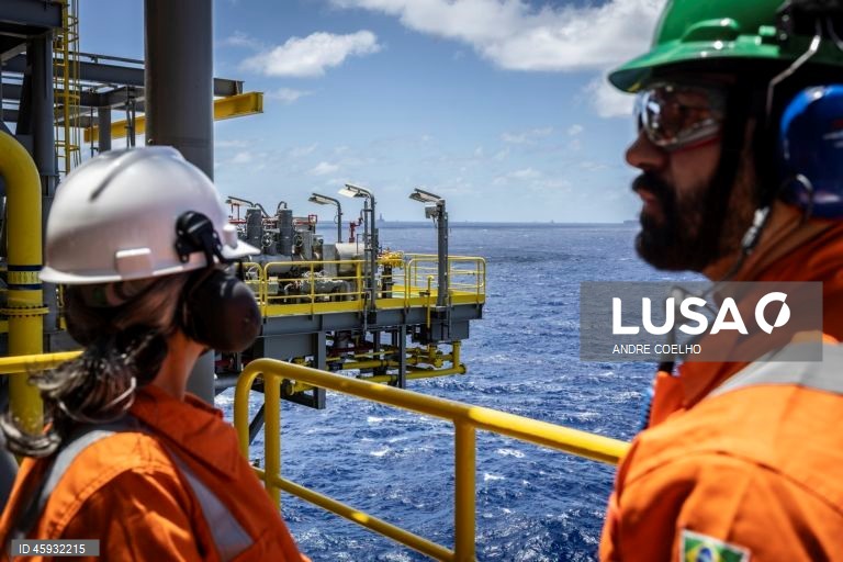 Brasil bate recorde de extração de petróleo e gás natural em março