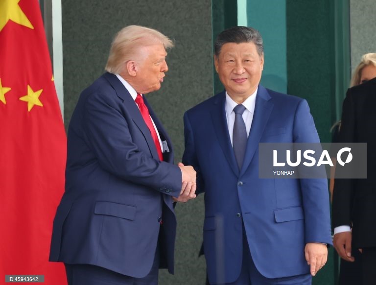 Trump e Xi conversam em chamada telefónica considerada muito positiva