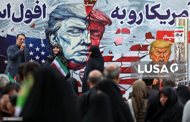 Morte à América nas ruas de Teerão assinala aniversário de tomada de embaixada