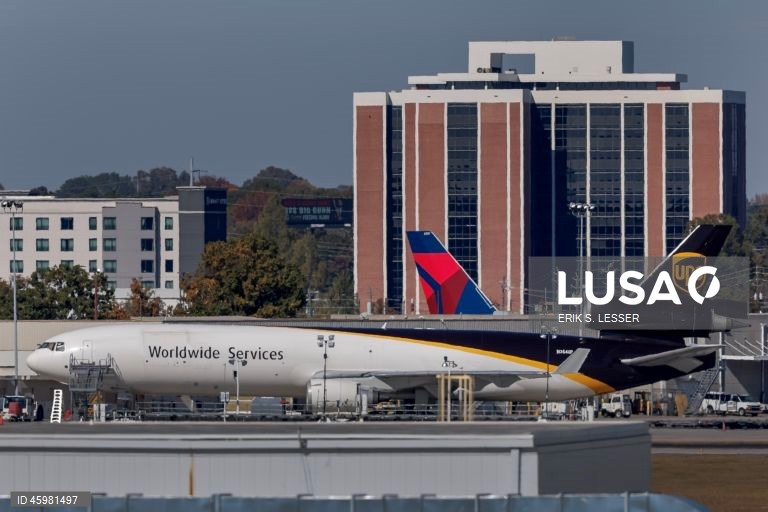 UPS imobiliza frota de aviões de carga MD-11 após acidente nos EUA