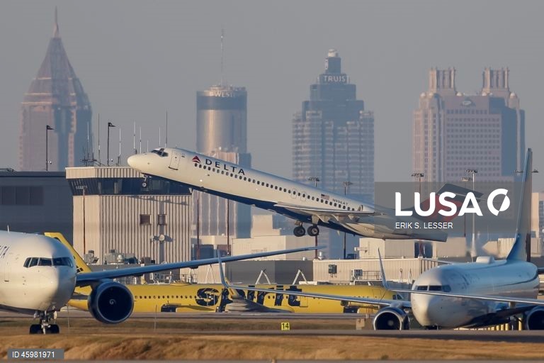 Paralisação governamental nos EUA pode obrigar a cancelar voos - companhias