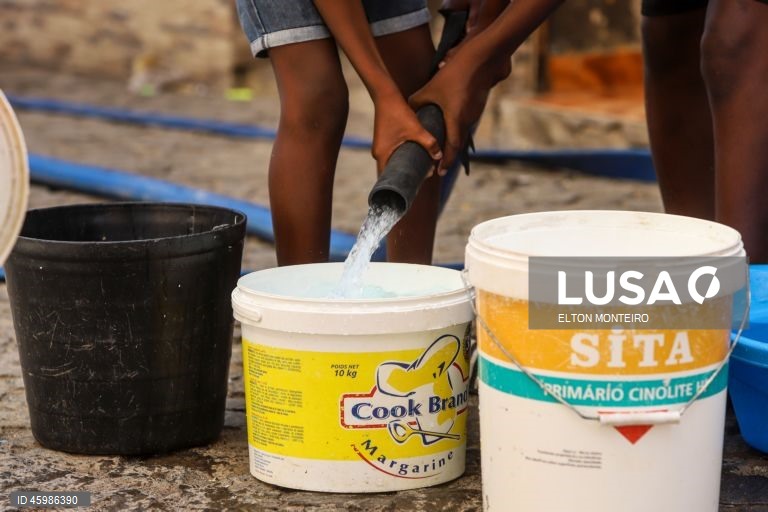Famílias na capital de Cabo Verde queixam-se de passar meses sem água da rede