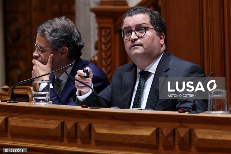 Ministro diz que proposta do PS para aumento de pensões é contraditória