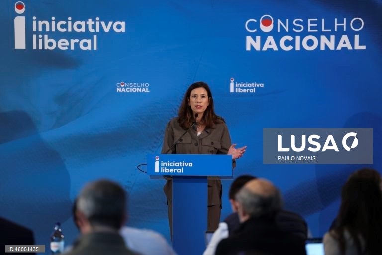 Mariana Leitão critica PSD por dar “sinais perigosos” de cedência ao Chega