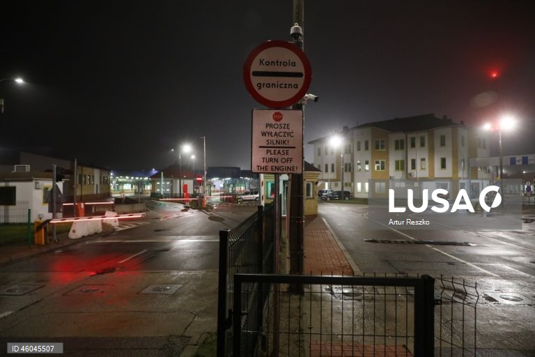 Polónia reabriu passagens fronteiriças com a Bielorrússia a pessoas e bens