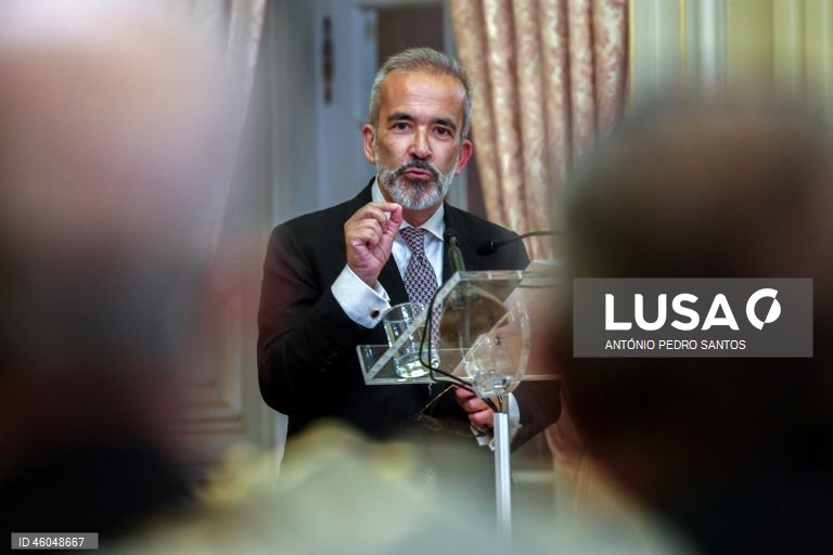 Portugal ao lado da Ucrânia espera acordo de paz este ano - Paulo Rangel