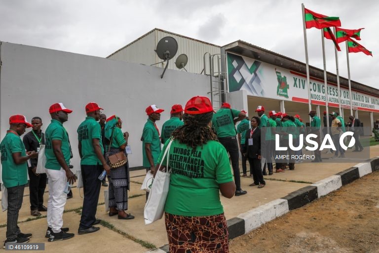 Angolana UNITA abre congresso em ambiente festivo com apelos à união e à alternância