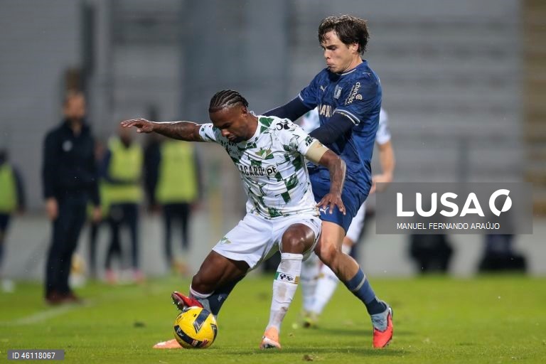 Famalicão em alta recebe Moreirense no arranque da 29.ª jornada