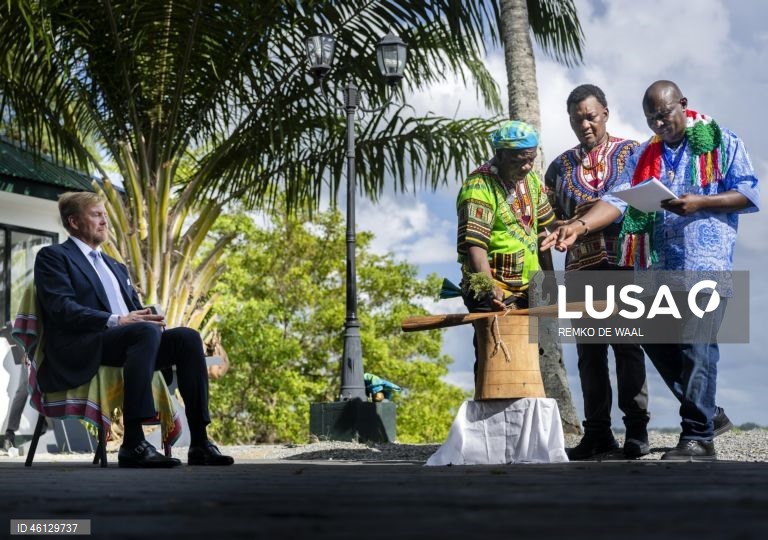 Descendentes de escravos no Suriname aceitam desculpas do rei dos Países Baixos
