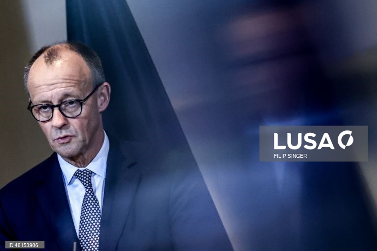 Chanceler alemão pede reformas urgentes a Mahmoud Abbas