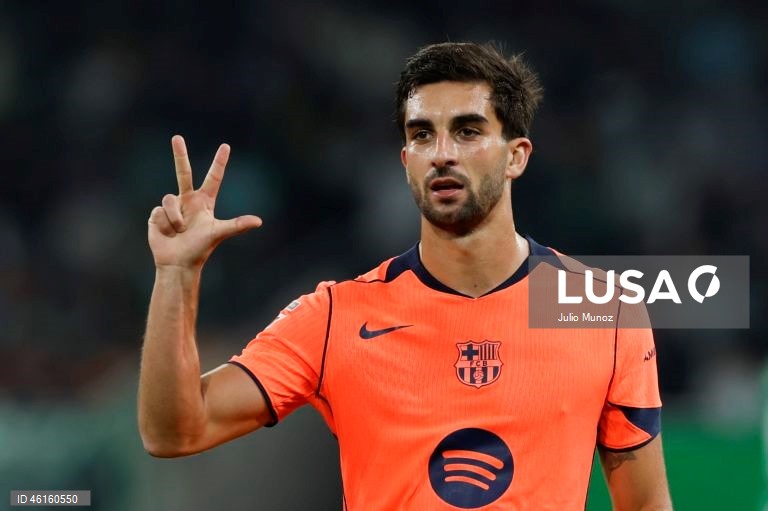 ‘Hat-trick’ de Ferran Torres decisivo na vitória do líder FC Barcelona em Sevilha