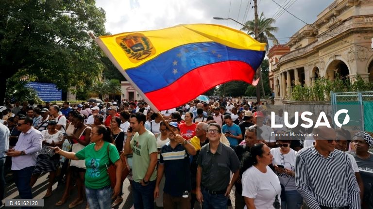 Demonstrators in Havana rally in support of Venezuela and Maduro