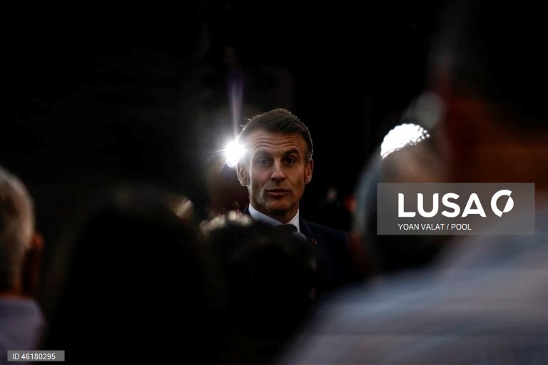 Macron apela a reequilíbrio nas relações económicas com a China e admite protecionismo