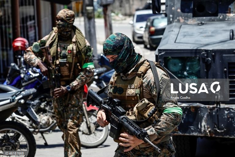 Ação policial no Brasil contra o Comando Vermelho acaba em tiroteio e deixa 200 turistas isolados