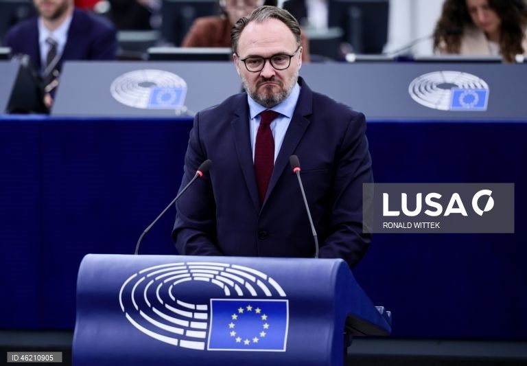 Comissão Europeia pede que nunca mais seja importado gás russo liquefeito