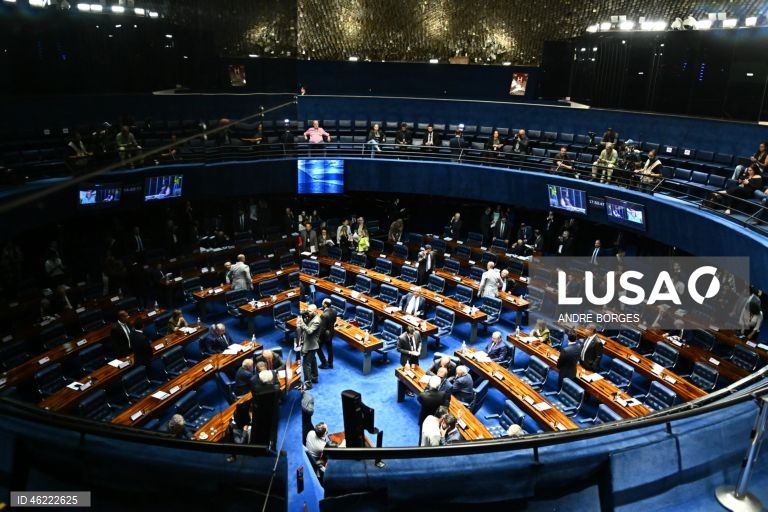 Senado brasileiro aprova projeto de lei que tenta reduzir pena do ex-presidente Bolsonaro