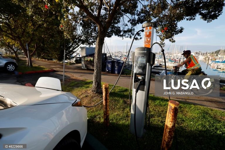 Governo lança novo concurso de apoio à compra de veículos elétricos até março