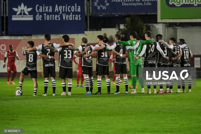 Taça de Portugal: Jogadores do Caldas ficam imóveis no primeiro minuto sob protesto