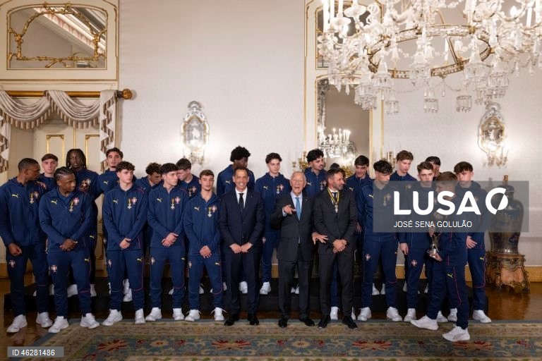 Seleção de sub-17 condecorada com a Ordem do Mérito pelo Presidente da República