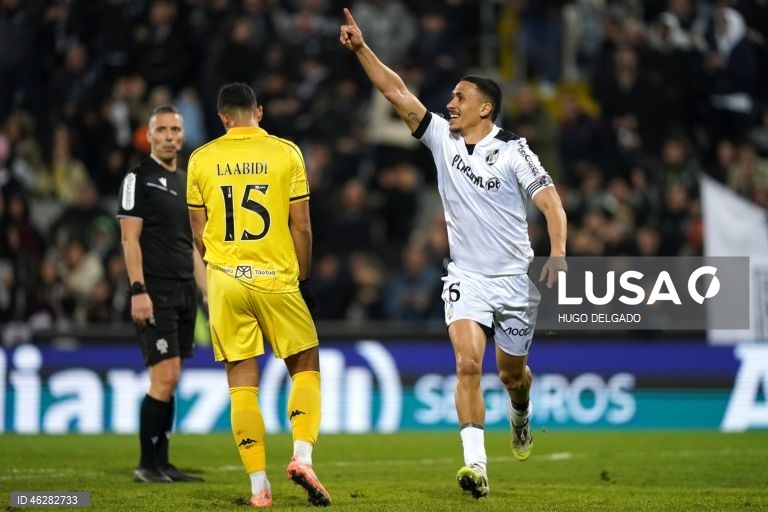Vitória de Guimarães vence Nacional e sobe a sexto da I Liga